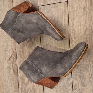 RACHEL COMEY Grey Suede Leather Casual Women’s Sz 8 Side Zip Booties Ankle Boots